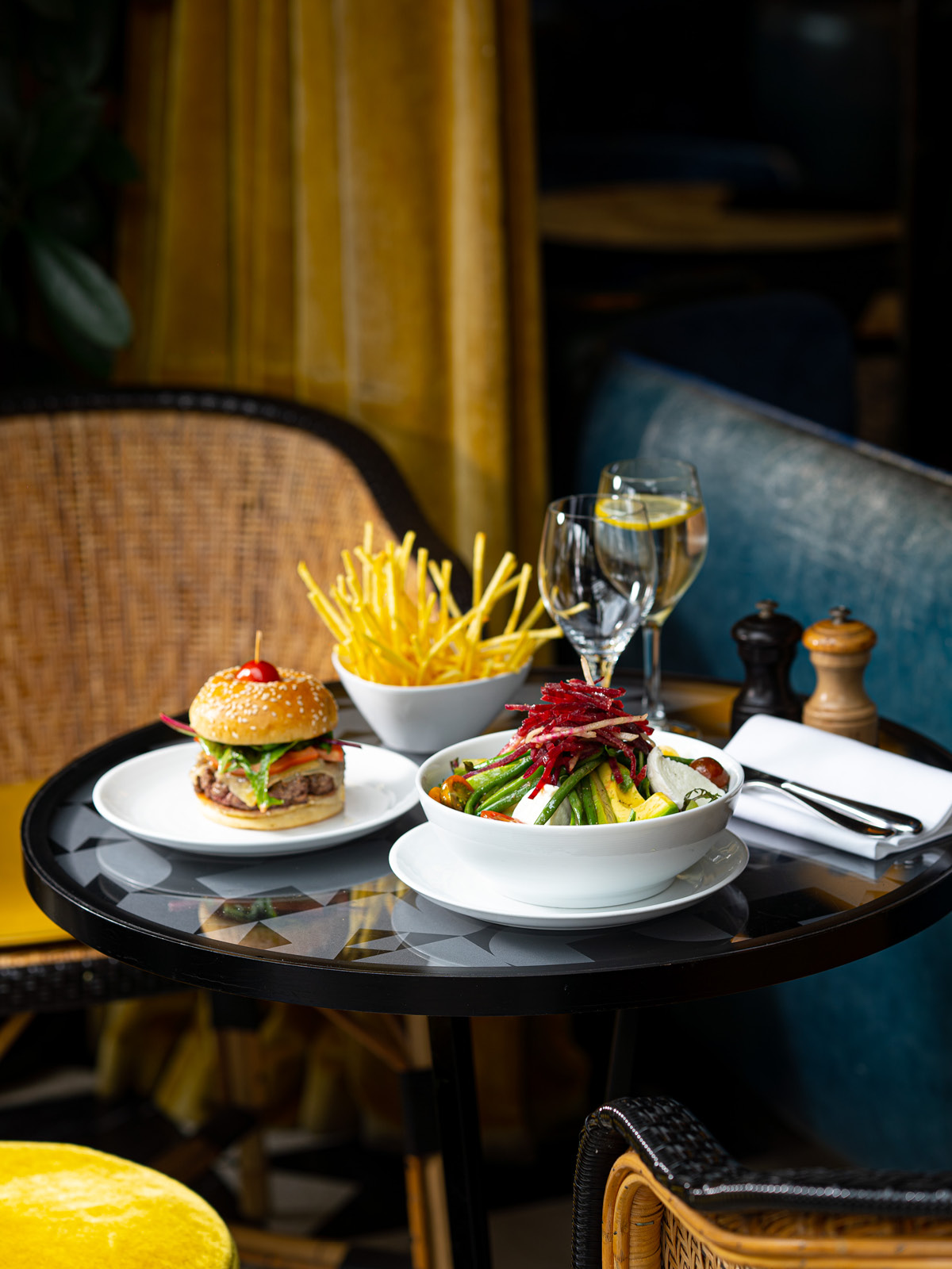 Café Francais brasserie parisienne opéra bastille burger