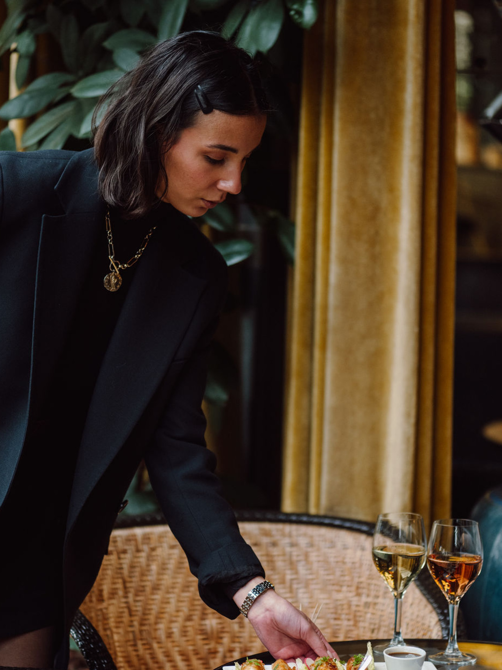Café Francais brasserie parisienne opéra bastille serveuse service véranda