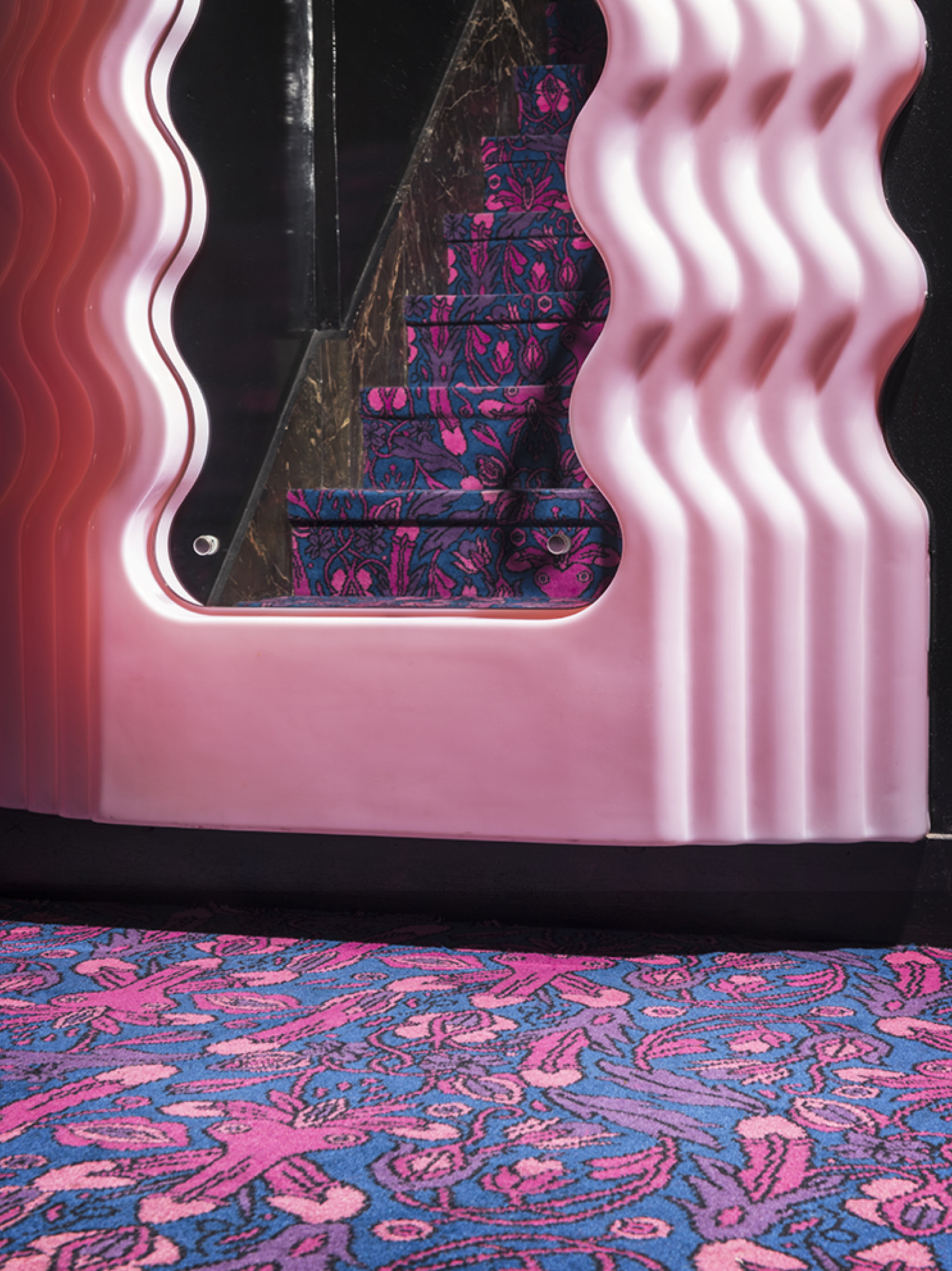 Castel club privé miroir rose décor